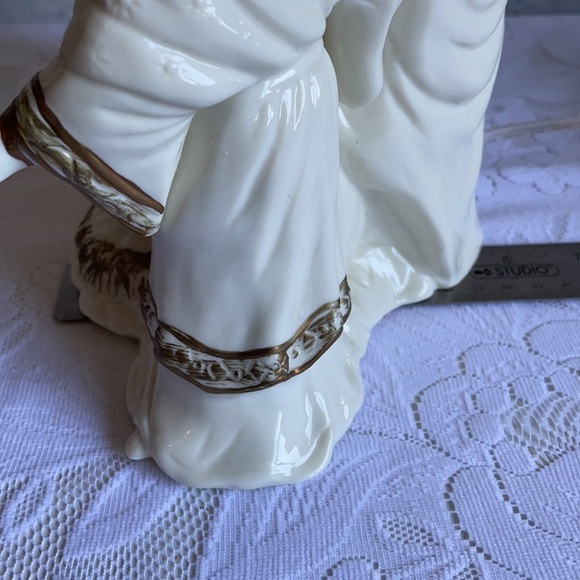 Nativity Scene Christmas Lamp Cream Gold - Picture 13 of 16